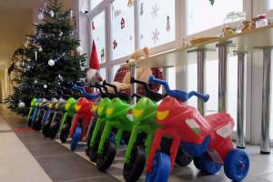 Karácsonyra kismotorokat vittünk a budakeszi önkormányzati bölcsődékbe